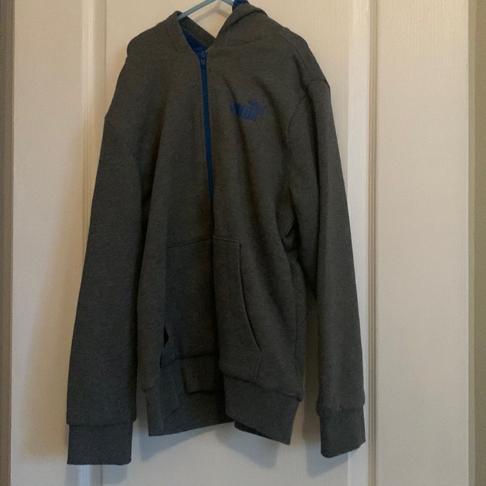 Boys medium puma jacket/hoodie. Never worn! Tags still on